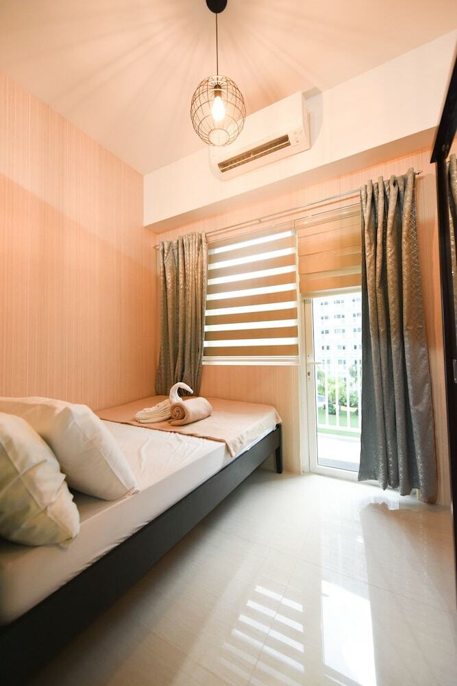 Usp Suites At Shore Residences