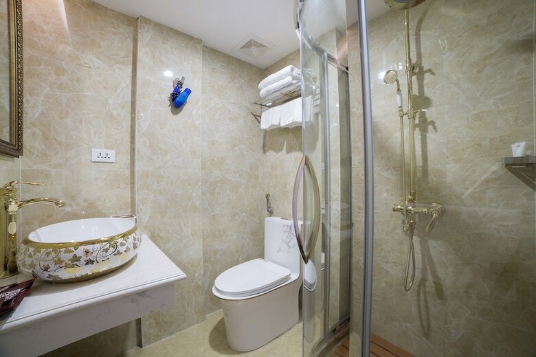 Golden Sail Hotel