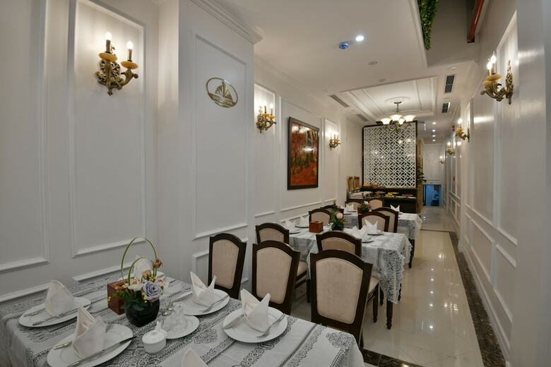 Golden Sail Hotel