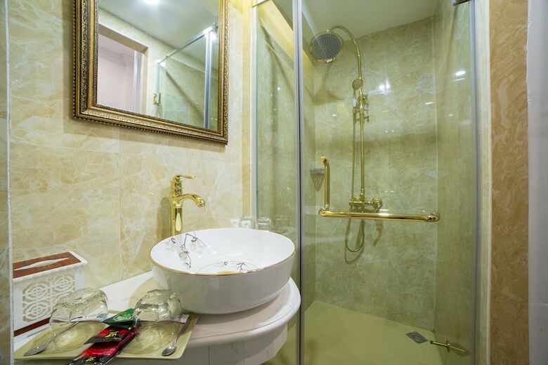 Golden Sail Hotel