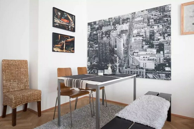 Chic And Spacious Buzulucka Apartment