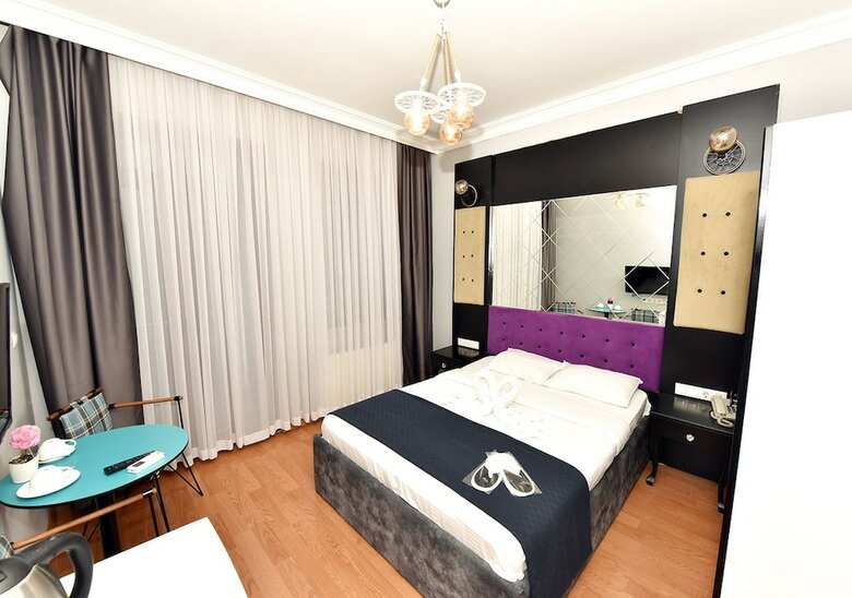 Royal Garden Suite Hotel