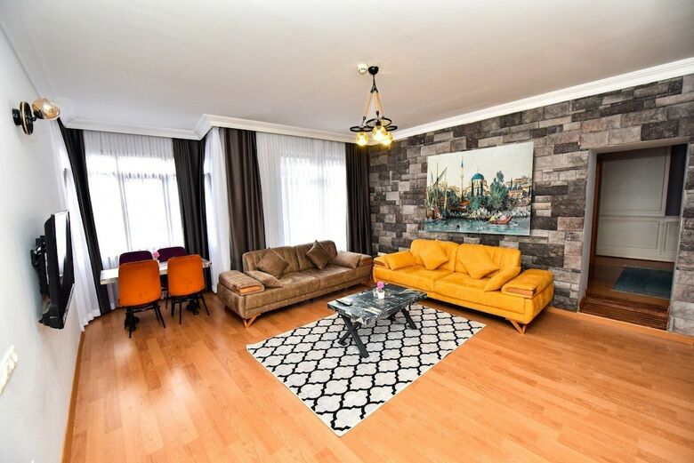 Royal Garden Suite Hotel