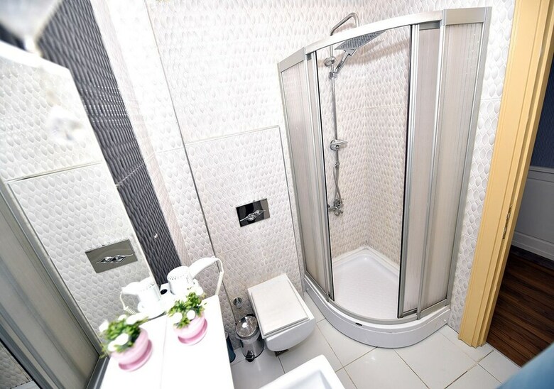 Royal Garden Suite Hotel