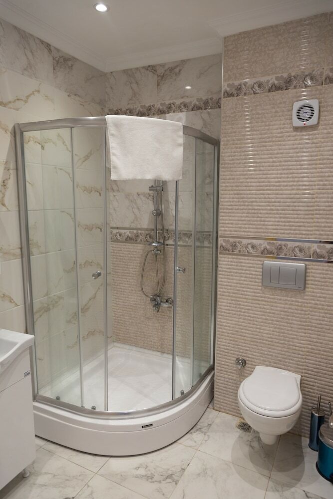 Royal Garden Suite Hotel