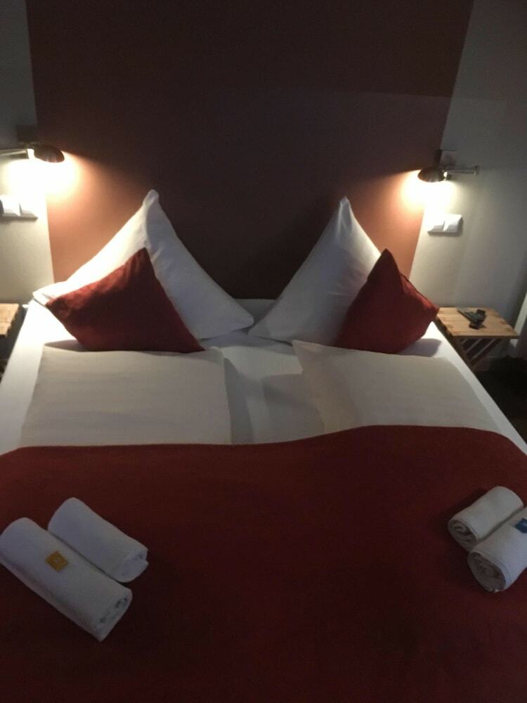 Maxis Hotel