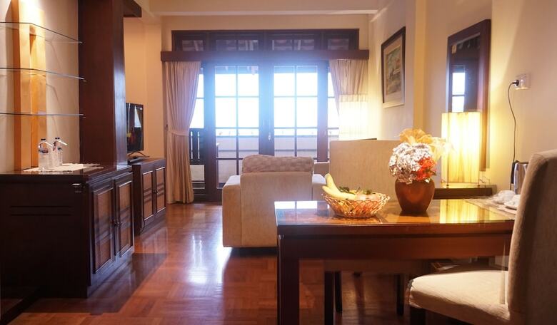Hotel Pines Garden Resort
