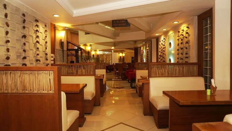 Hotel Pines Garden Resort