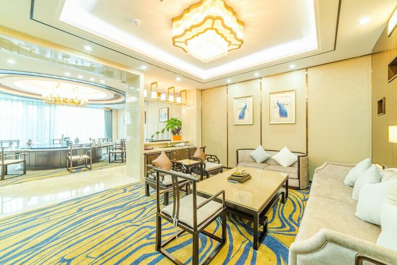 Hundred Hotel