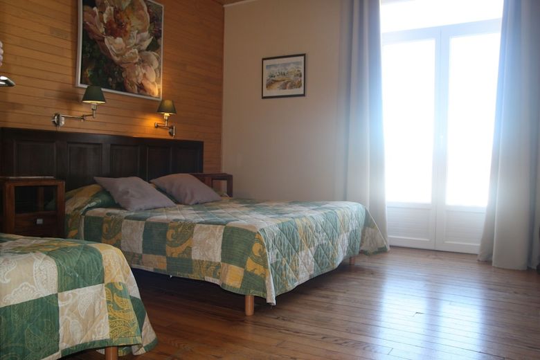 Hotel H�tel Le Grillon