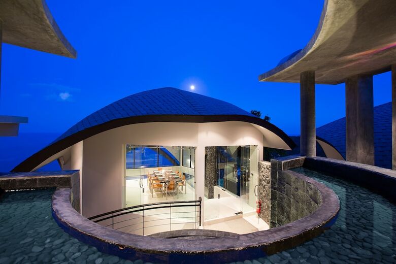 Villa Moonshadow