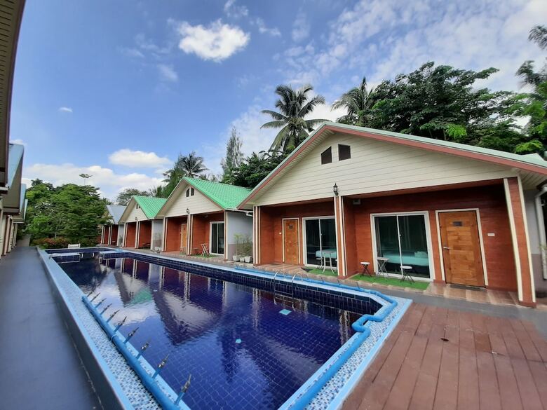 Hotel Phen Waree Ampawa Resort