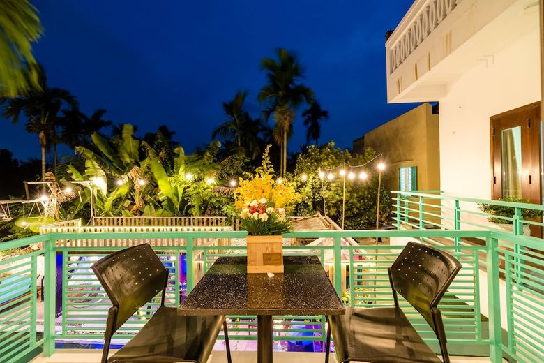 Hotel Sunny Riverside Homestay