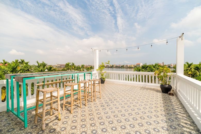 Hotel Sunny Riverside Homestay
