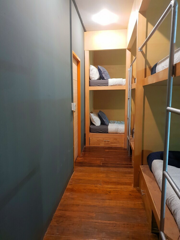 Hostal We Bangkok At Metro Park