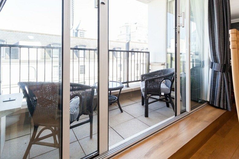Riverside Views At Chelsea Harbour