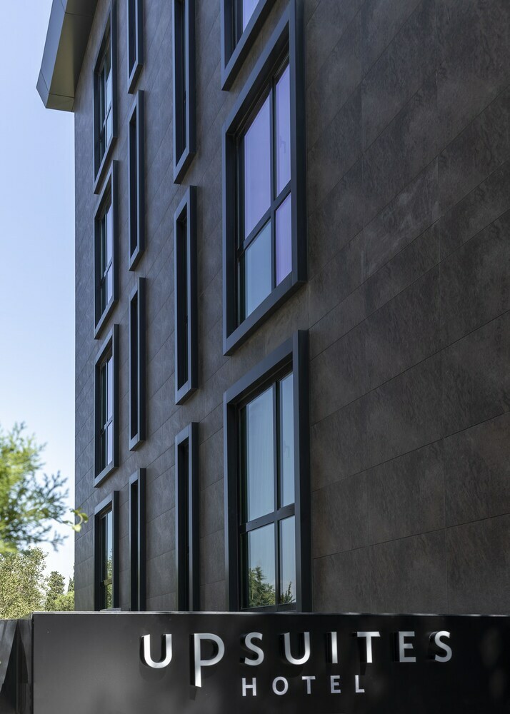 Upsuites Hotel