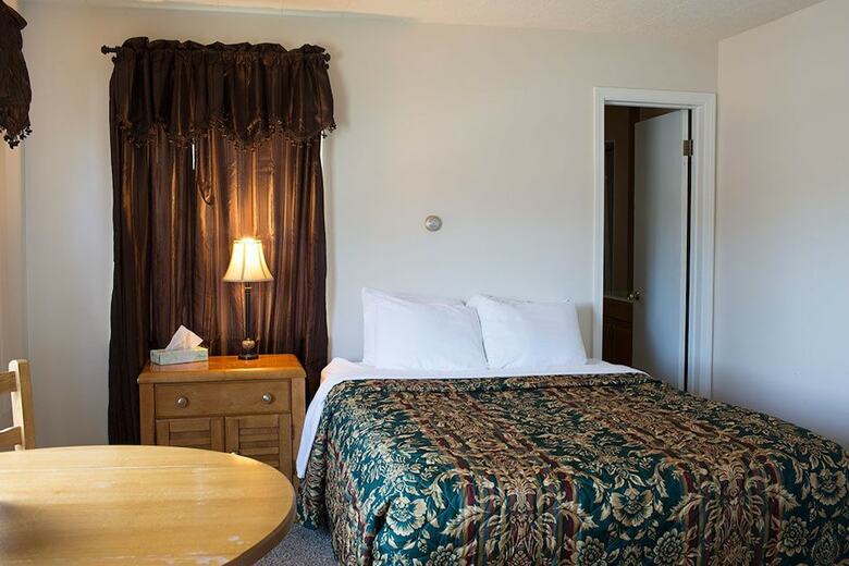 Hotel Camp Inn Lodge