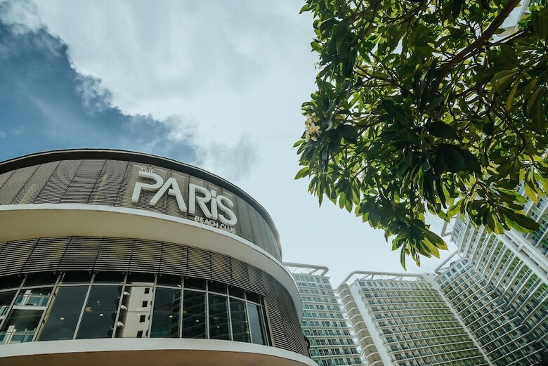 Azure Urban Resort By Adam's Crib