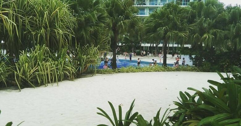 Azure Urban Resort By Adam's Crib