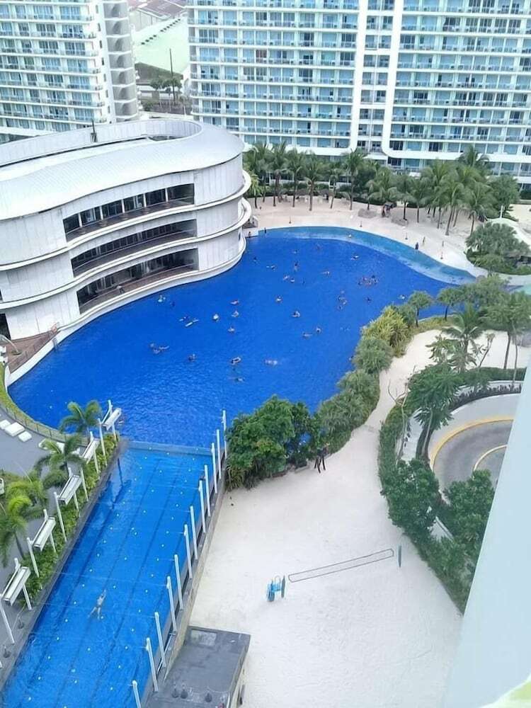 Azure Urban Resort By Adam's Crib