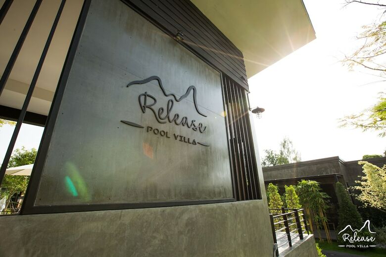Hotel Release Pool Villa Resort
