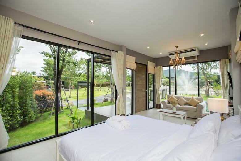 Hotel Release Pool Villa Resort