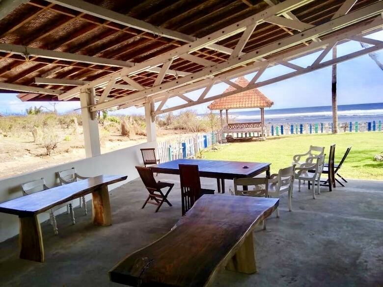 Hostal The Tree House Sumbawa - Hostel