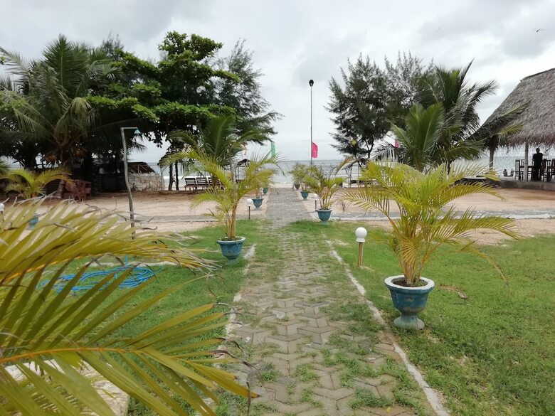 Hotel Esha Beach Resort