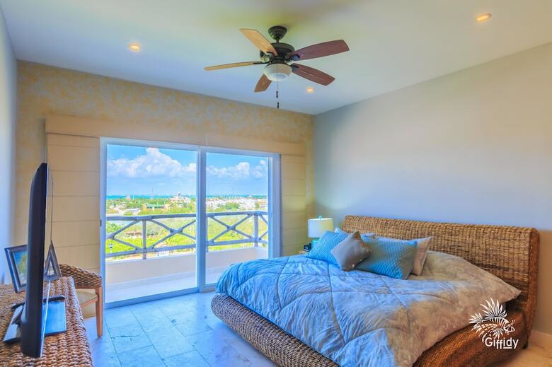Isla 33 - 4 Bedroom Ph #1301