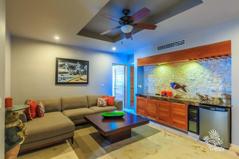 Isla 33 - 4 Bedroom Ph #1301