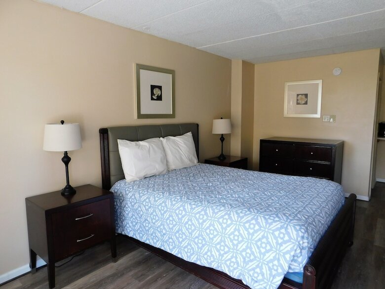 Hotel Apm Inn & Suites