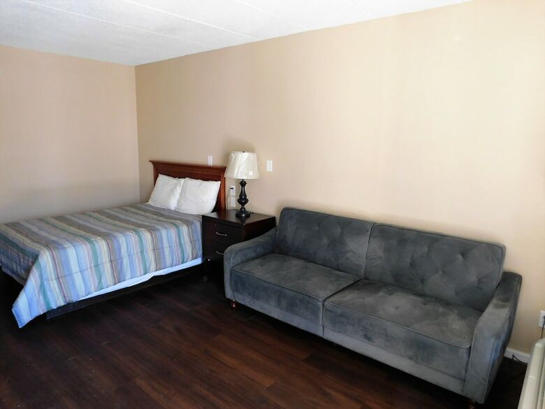 Hotel Apm Inn & Suites