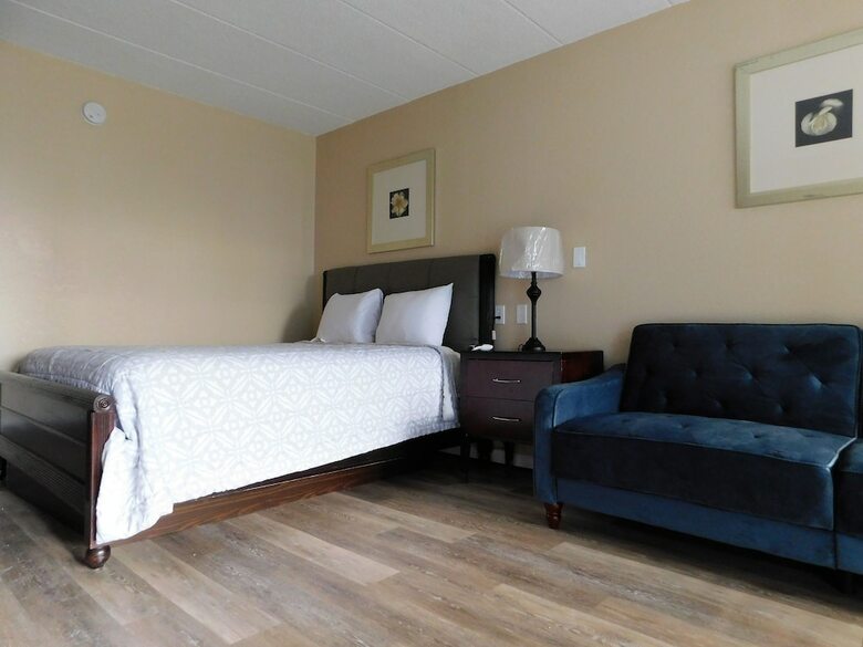 Hotel Apm Inn & Suites