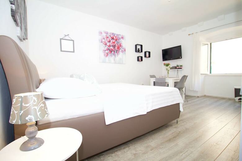 Divine Apartments