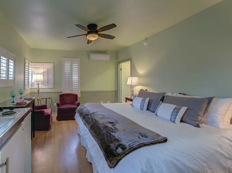 Hotel Carlisle Garden Suites