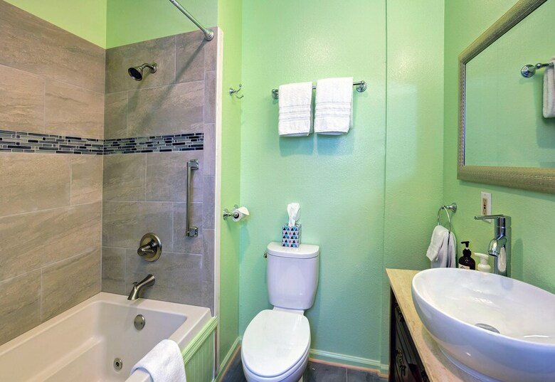 Hotel Carlisle Garden Suites
