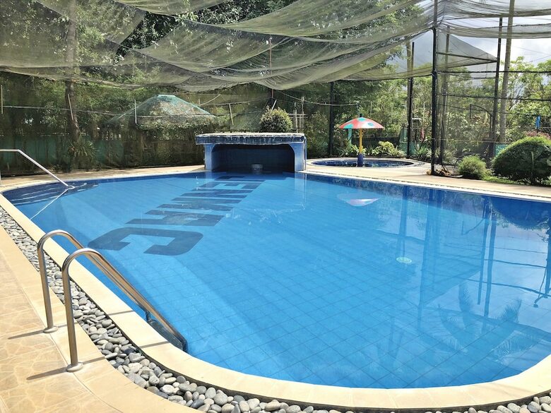 Hotel Jenmac's Resort