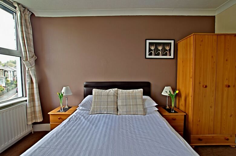 Hotel Brook House - Free On-site Car Park