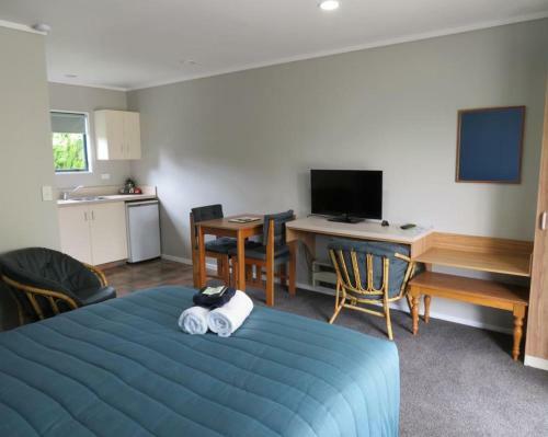 Commodore Court Motel
