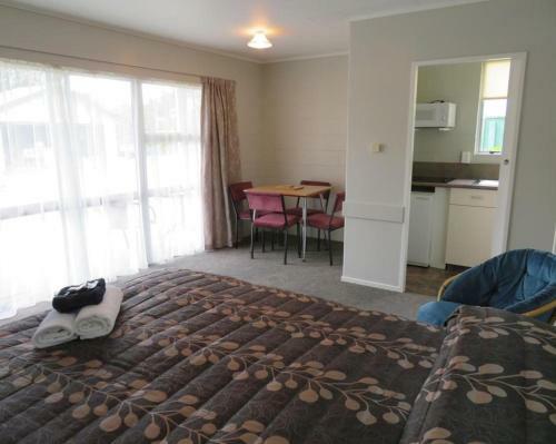 Commodore Court Motel