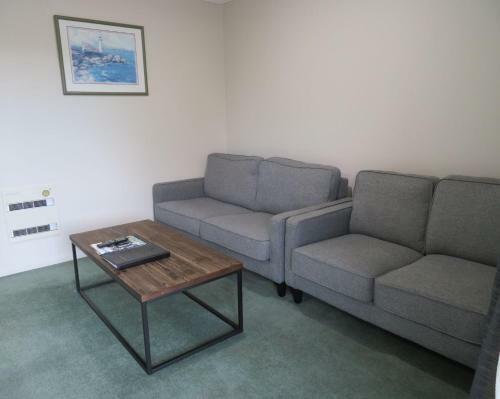 Commodore Court Motel