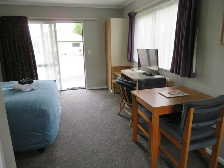 Commodore Court Motel