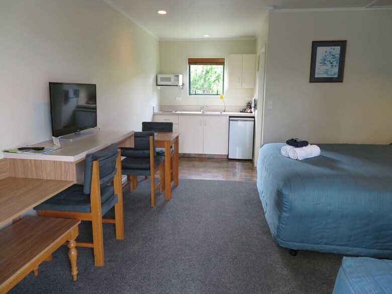 Commodore Court Motel