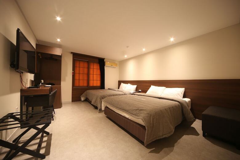 Hotel Egg