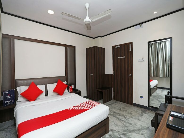 Oyo 15966 Hotel Shivam