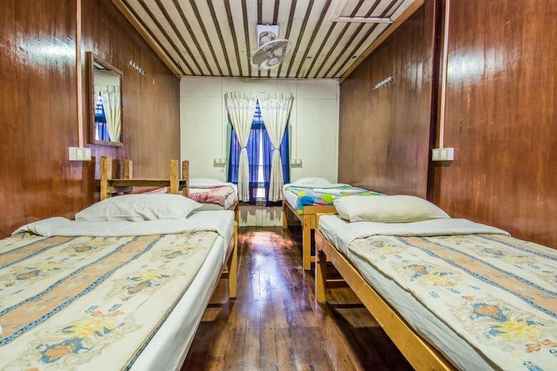 Hostal Mr. Charles Guest House - Hostel