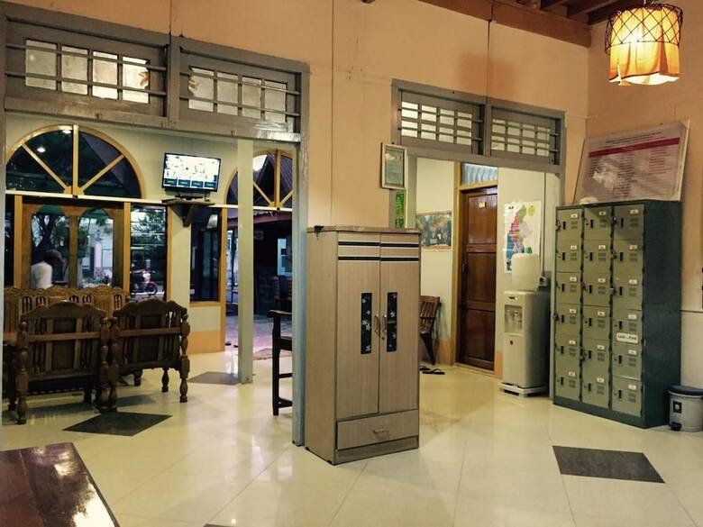 Hostal Mr. Charles Guest House - Hostel