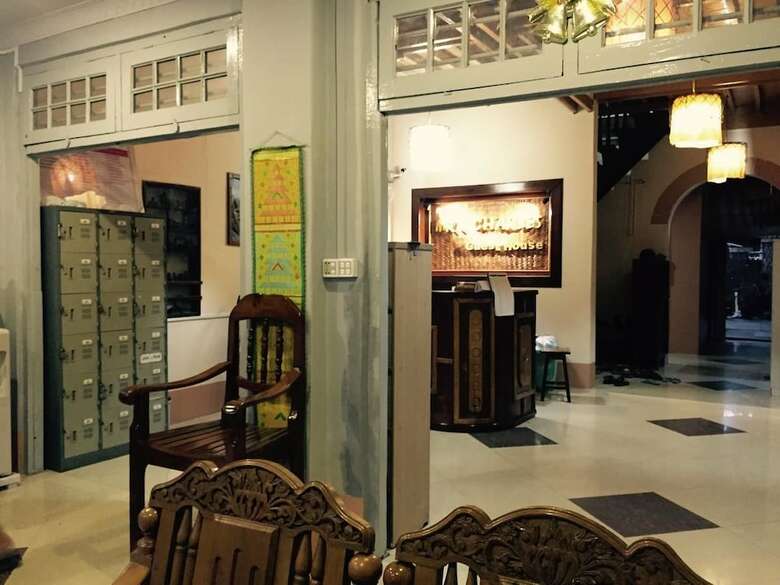 Hostal Mr. Charles Guest House - Hostel
