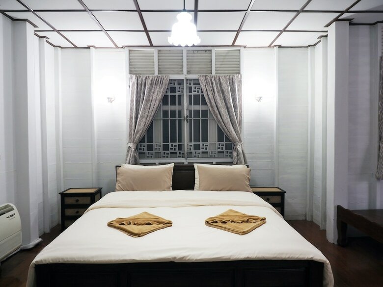 Hotel 24 Samsen Heritage House